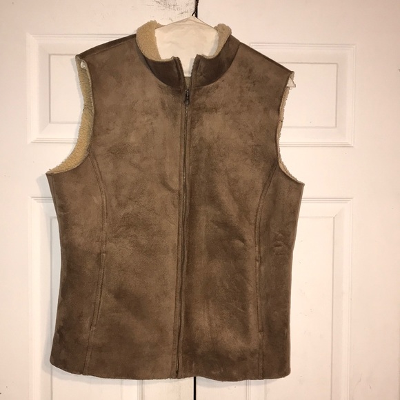 Women’s Faux Suede Sherpa Vest - Picture 1 of 8